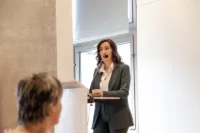 Entrevista a Ana Andueza, presidenta de PWN Bilbao, en Onda Cero
